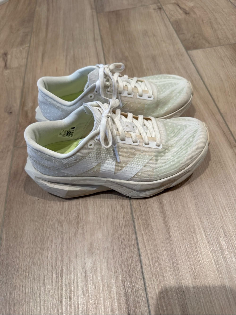 New Balance Women's White Athletic Lace-Up Running Shoes
